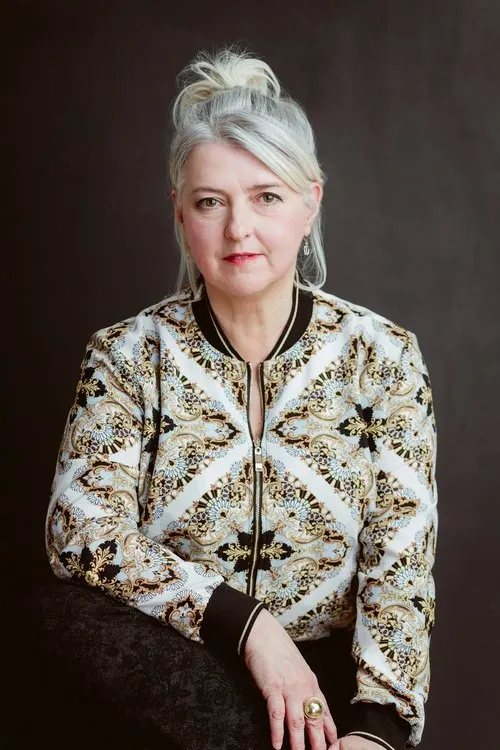 Linda Laplante interpretando a Client