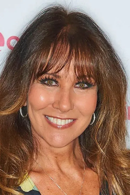 Linda Lusardi interpretando a Sally Mitchell