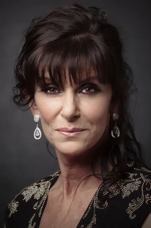 Linda Martin — personaje: Herself