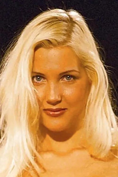 Linda Thoren interpretando a