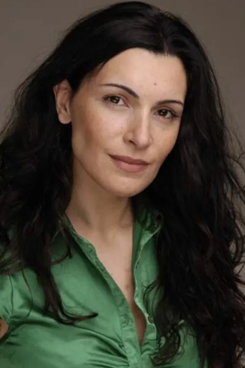 Linda Valadas interpretando a Laura / Rita