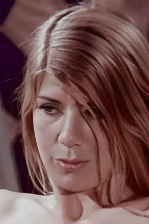 Linda Vroom interpretando a Gamma (uncredited)