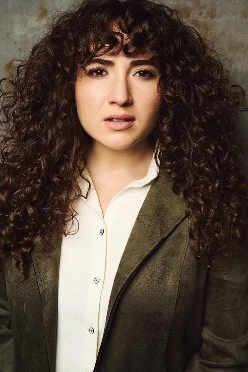 Lindsay Jean Michelle interpretando a Saga (Voice)