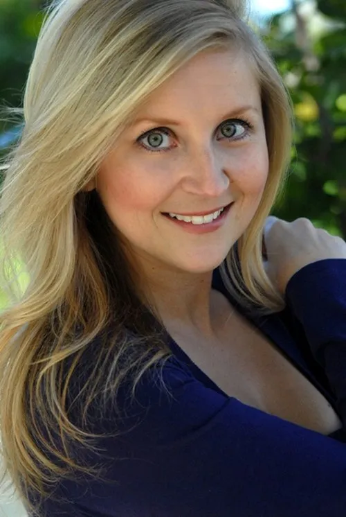 Lindsay Ridgeway interpretando a 