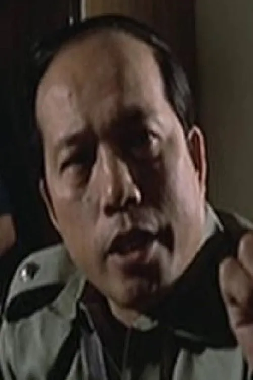 Ling Fung interpretando a 