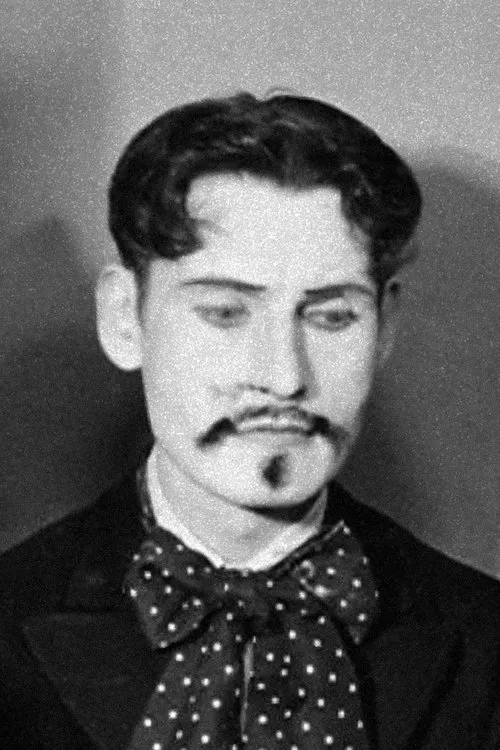 Lionel Millard interpretando a The Customer