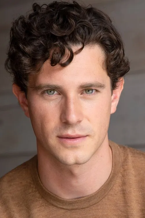 Lior Selve interpretando a Miles Hastings