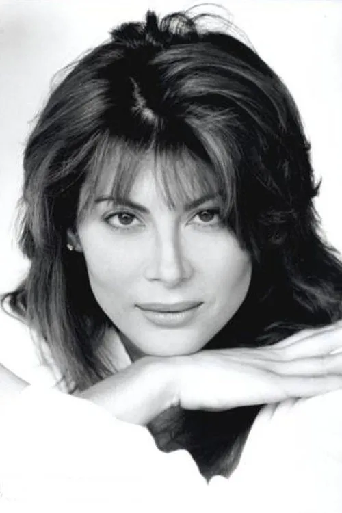 Lisa Comshaw interpretando a Angela