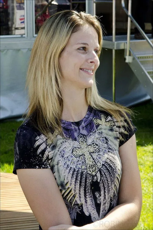 Lisa Kelly — personaje: Self - Ice Road Trucker