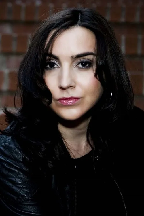 Lisa Ortiz en su biografía y filmografía