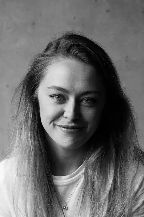 Lisa Zweerman interpretando a Evelien