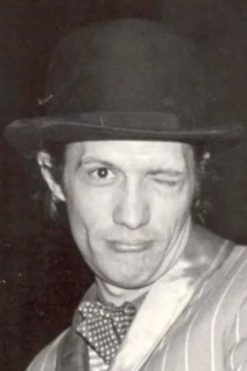 Liviu Tudan interpretando a Lucian Hora