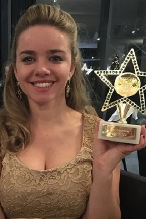 Manon Capelle ha trabajado con Liz McMullen en 1 ocasiones