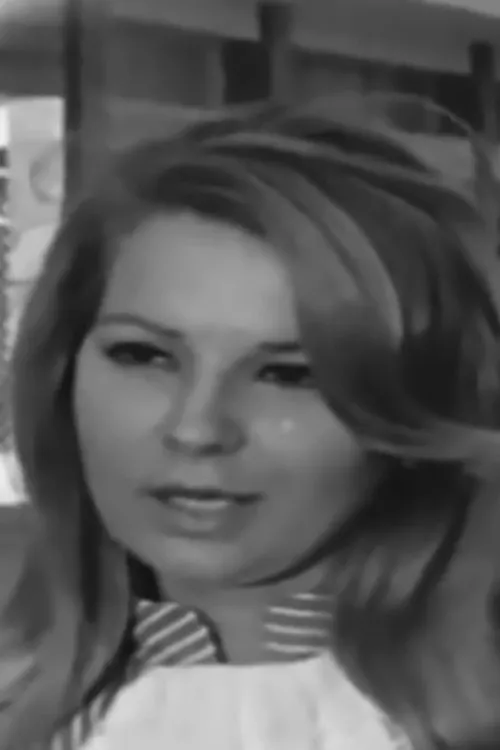 Liza Alexiou interpretando a Zeta