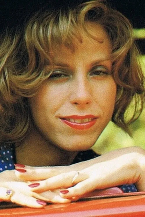 Liza Dwyer interpretando a 