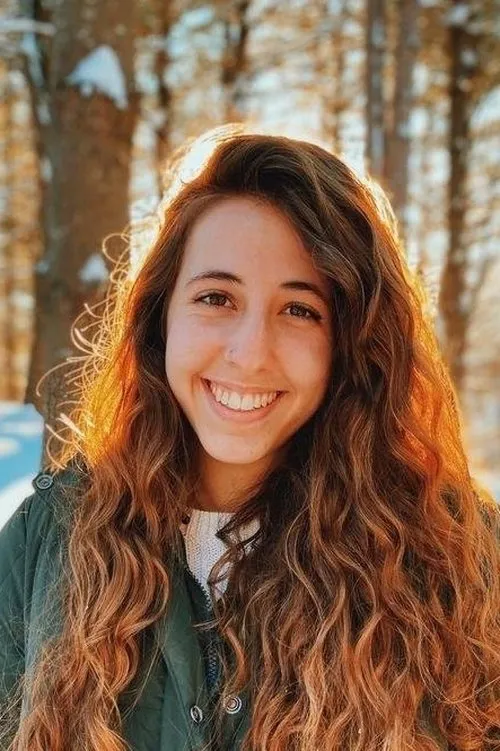 Victoria Squire ha trabajado con Lizzie Rhodes en 1 ocasiones