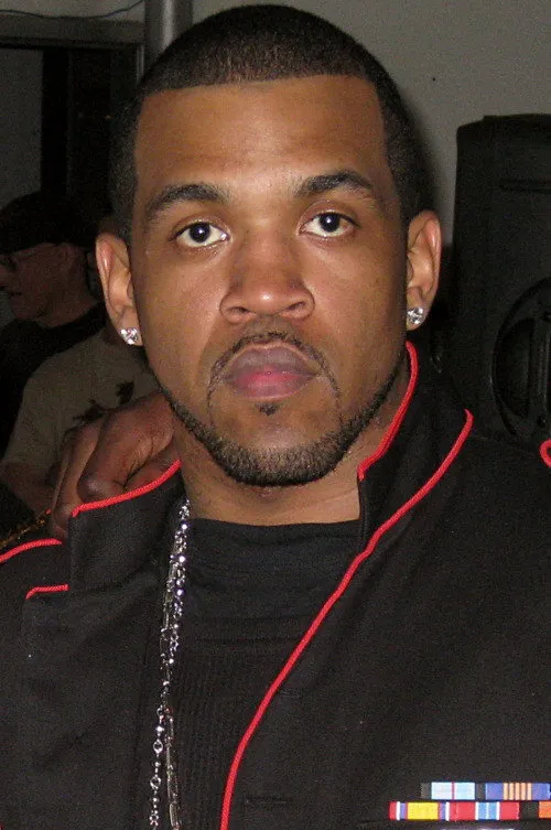 Lloyd Banks interpretando a