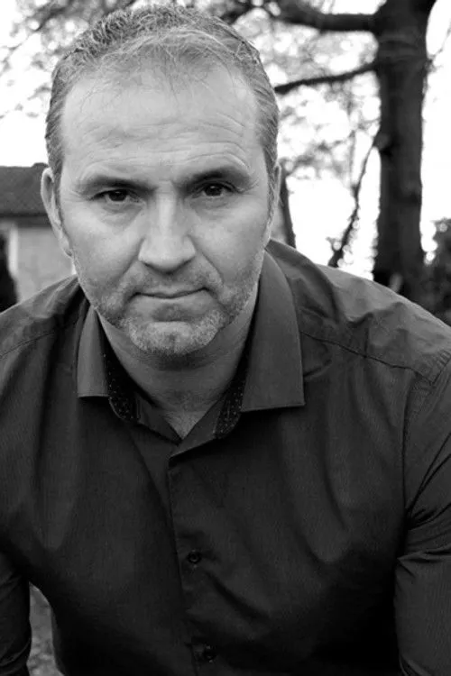 ????? ?????????? ha trabajado con Lloyd Bass en 1 ocasiones