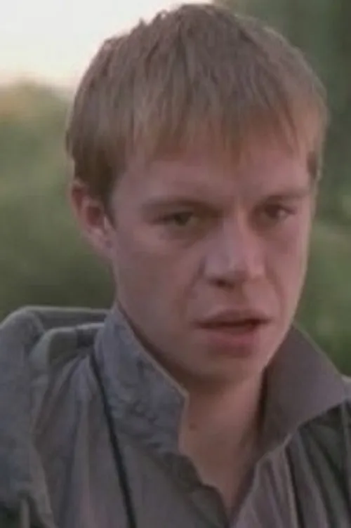 Llŷr Ifans interpretando a Nogood Boyo