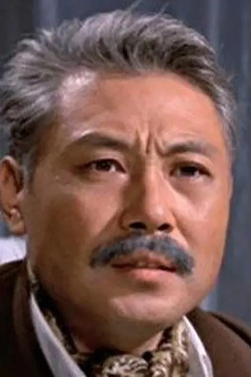 Lo Dik interpretando a Zhong Zhi-Mun