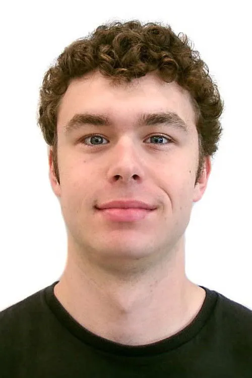 Logan Murphy interpretando a Jeff