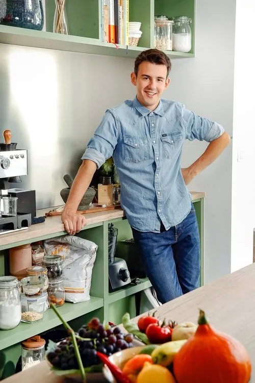 Loïc Van Impe — personaje: Self - Host