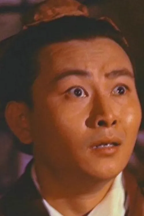 Lok Kei interpretando a Lawyer Wu