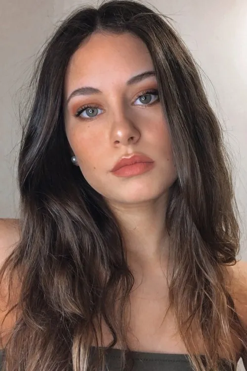 Lola Abraldes interpretando a Mara