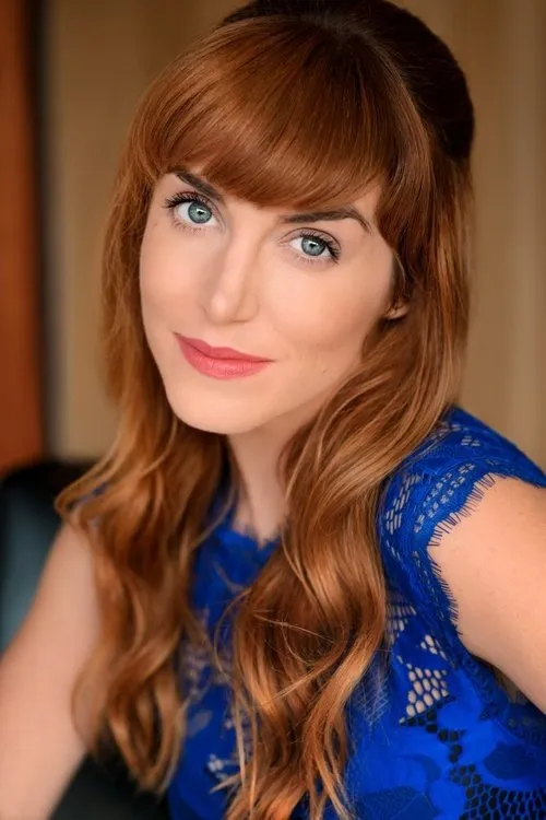 Lola Kelly interpretando a Karen