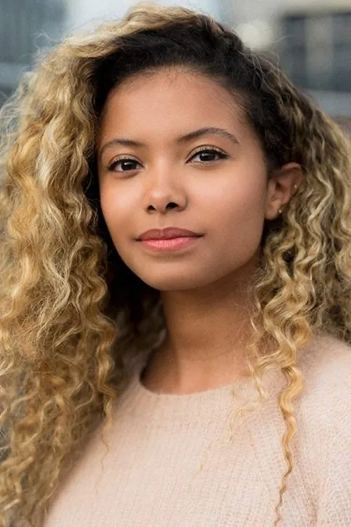 Lola Mae Loughran interpretando a Ellen