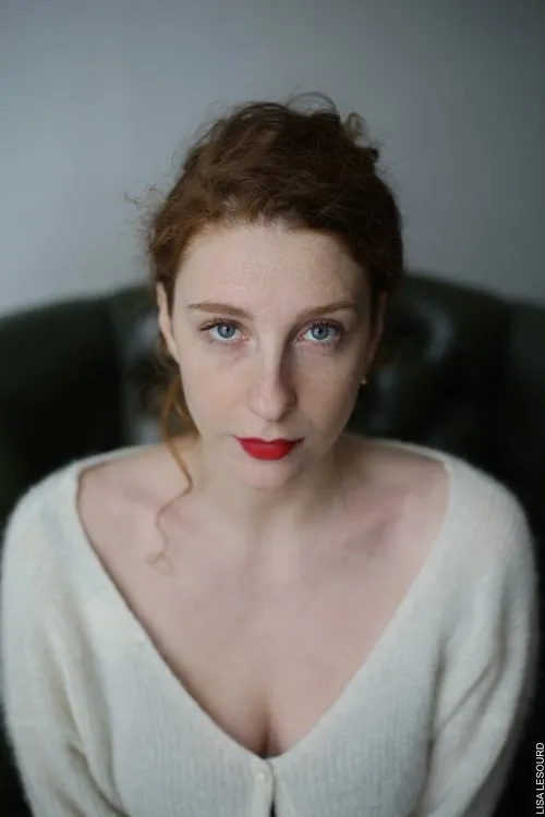 Lola Naymark interpretando a Jeanne