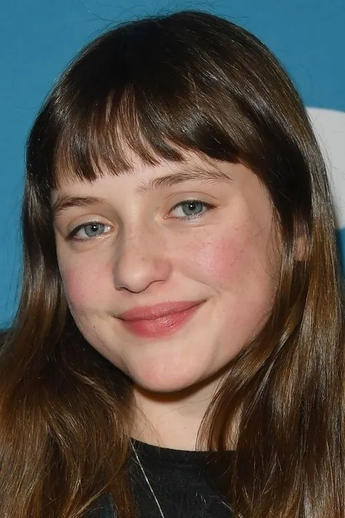 Lola Reid interpretando a Young Grace