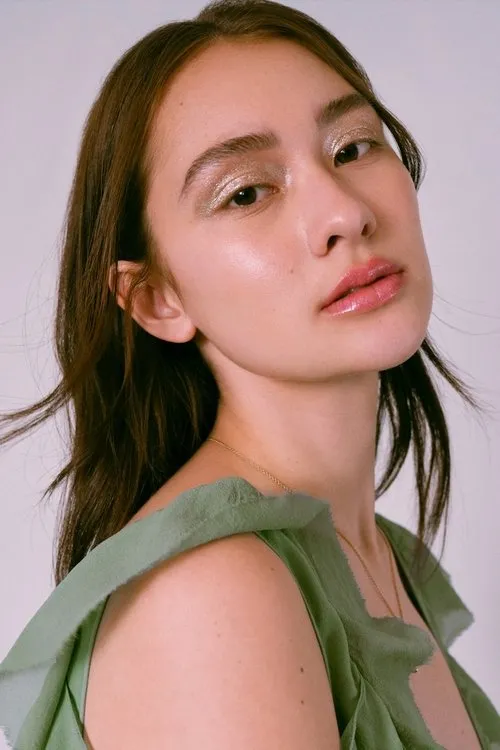 Lola Tung — personaje: Isabel 'Belly' Conklin