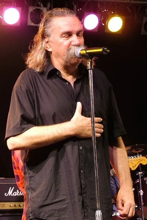 Lóránt Schuszter interpretando a Bandafonök