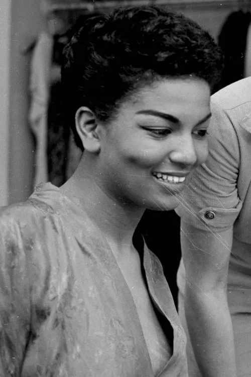 Loray White interpretando a The Cannibal / Various Roles