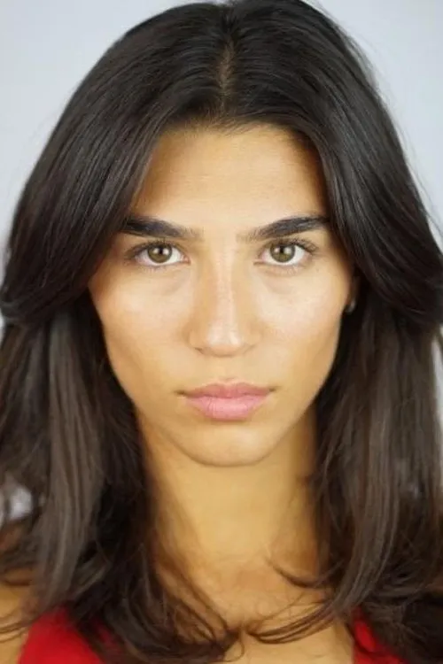 Lorena Andrea interpretando a Crystal