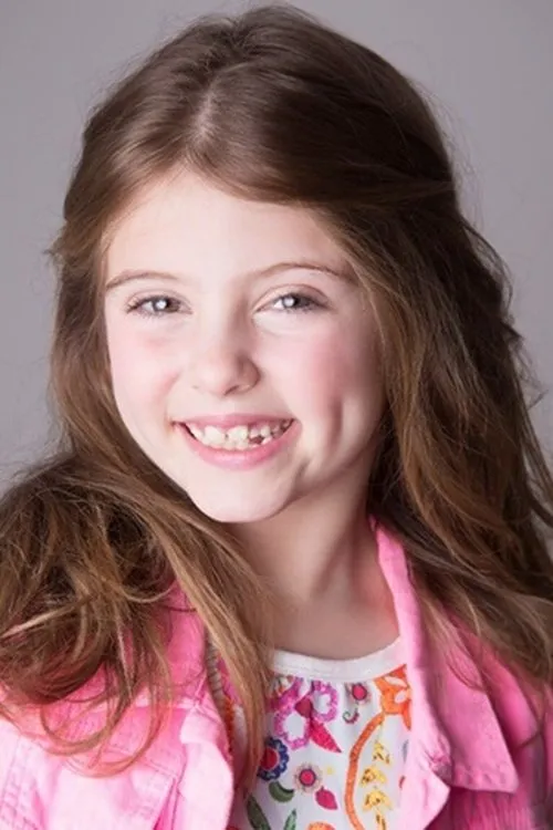 Lorena Queiroz — personaje: Dulce Maria Rezende Lários