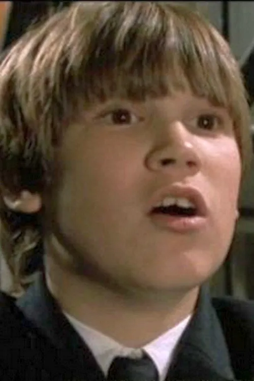 Lorenzo Ariani interpretando a il bambino con la pistola