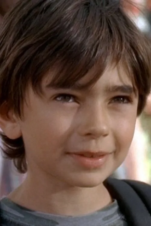 Lorenzo Ausilia-Foret interpretando a Raphaël Abrams