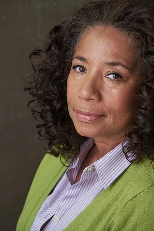 Lorey Hayes interpretando a Virginia