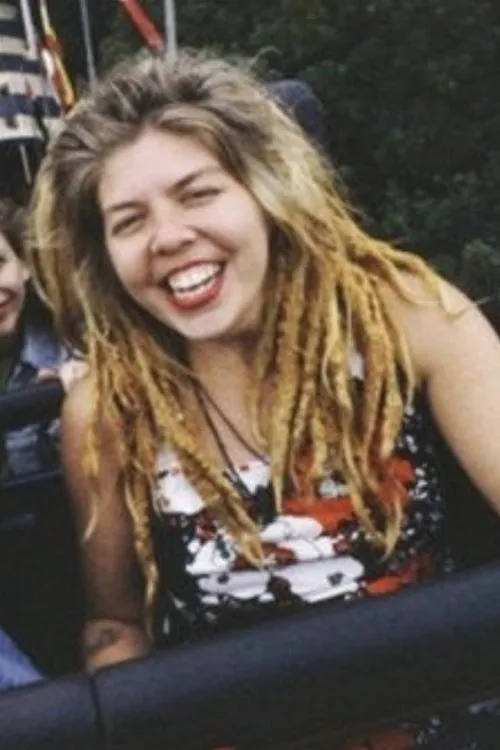 Lori Barbero interpretando a Self