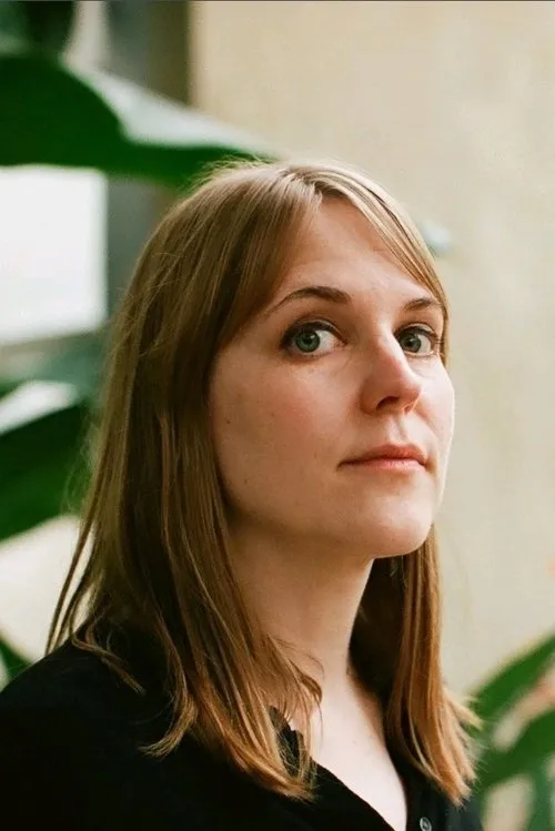 Lori Felker interpretando a 