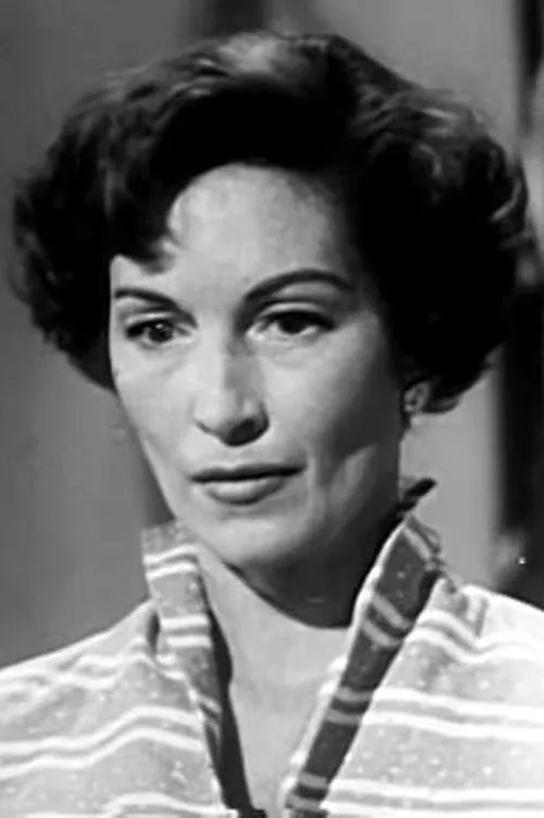 Lorna Thayer interpretando a Alice Cooper