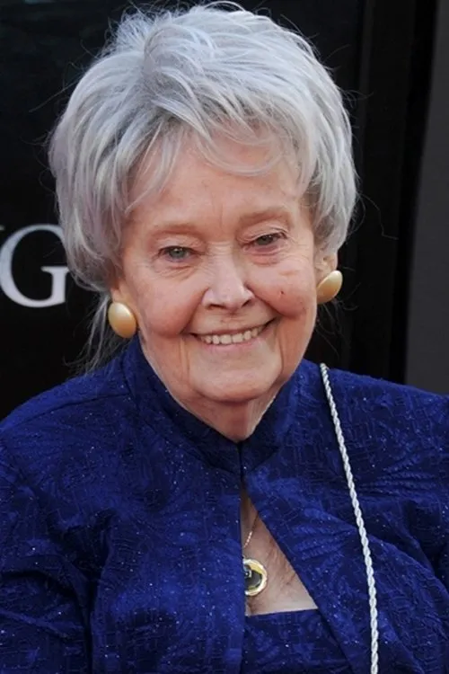Lorraine Warren interpretando a Self