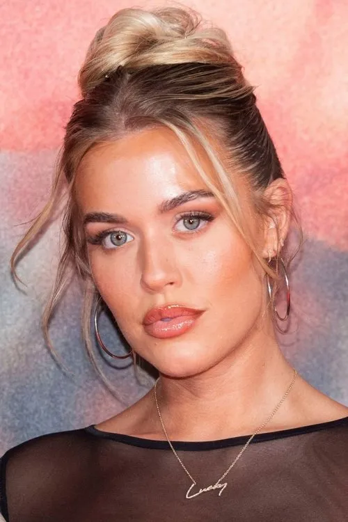 Lottie Tomlinson interpretando a Self