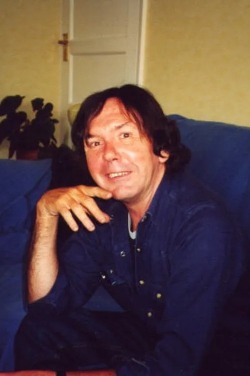 Lou Martin interpretando a 