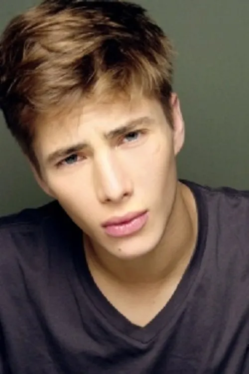 Lou-Nil Font interpretando a Frédéric Monot