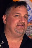 Mosh ha trabajado con Lou Rusconi en 1 ocasiones