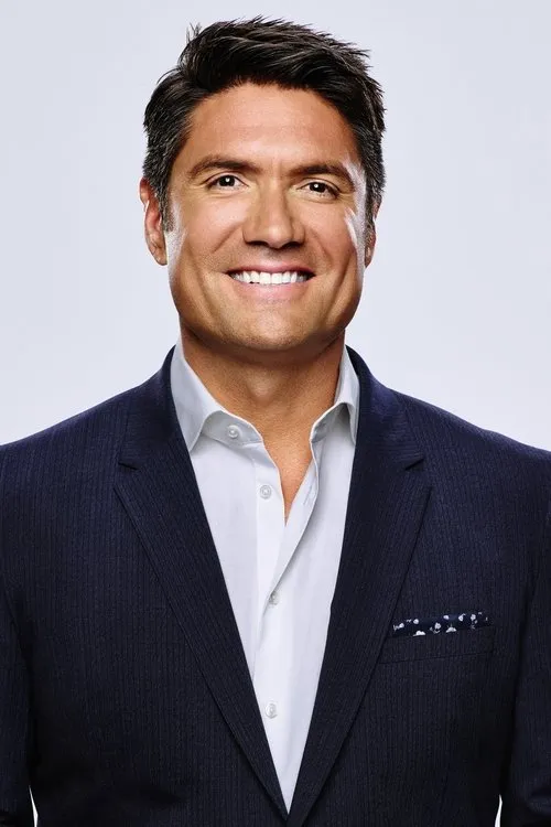 Louis Aguirre interpretando a Tom