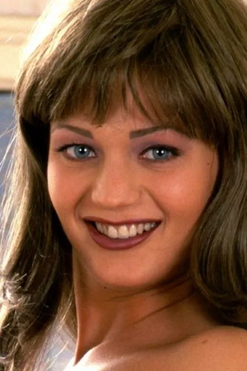 Loureen Kiss interpretando a 